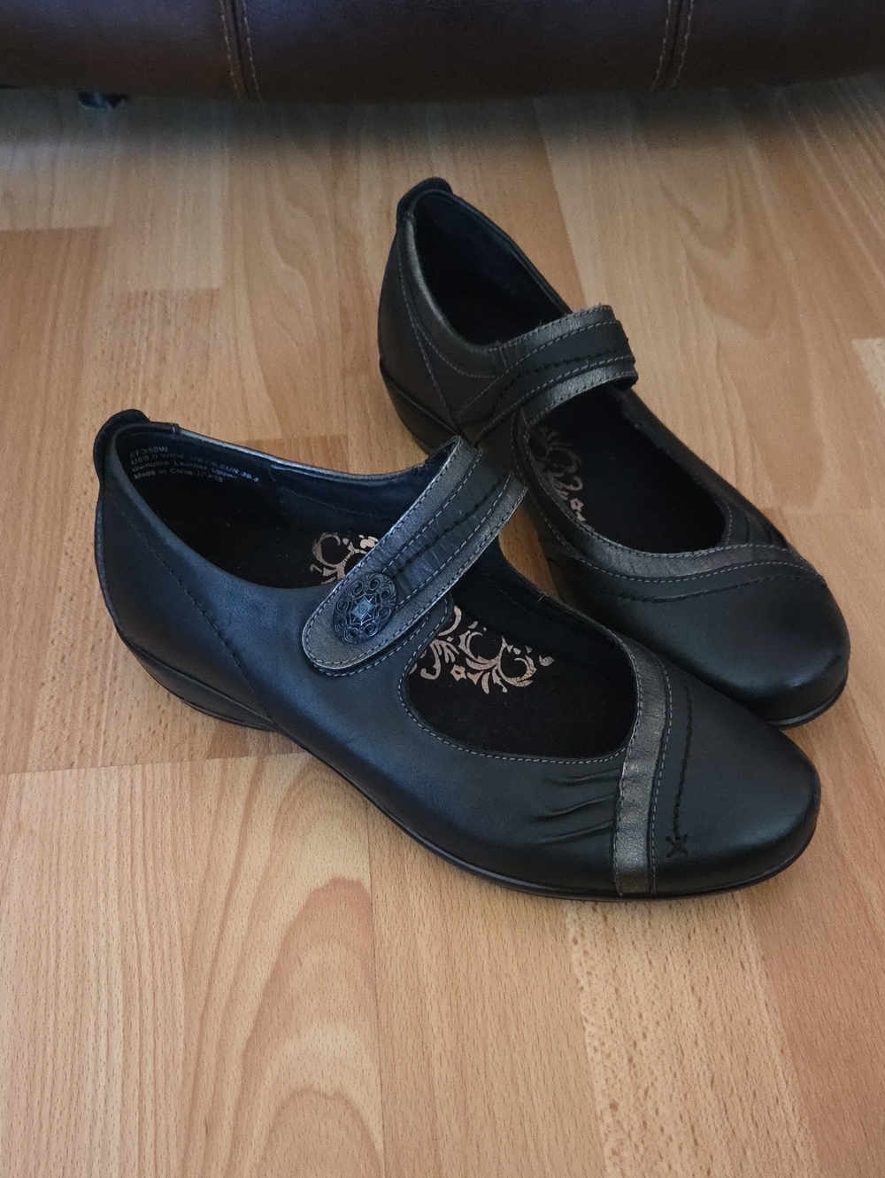Aetrex Black Mary Jane Flats with Pewter Trim & Velcro Strap Size 9 Wide Comfort